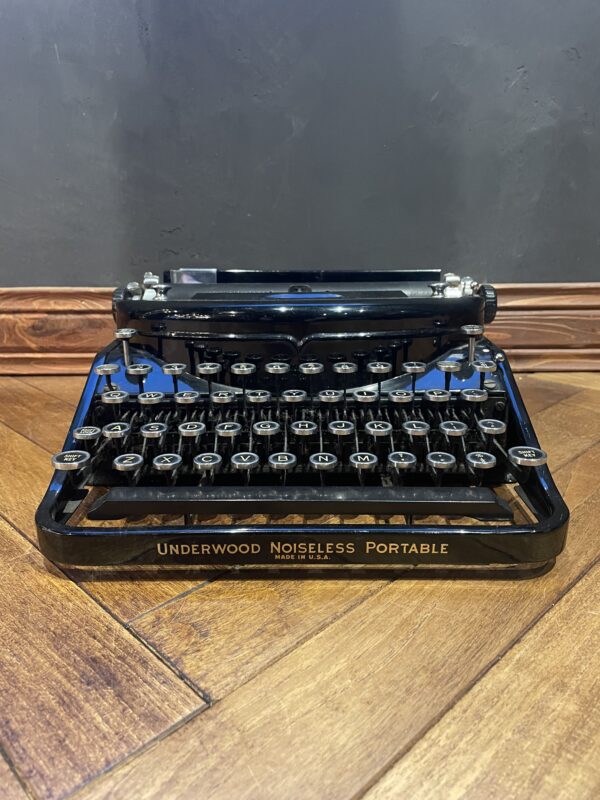 UNDERWOOD noiseless portable typewriter / アンダーウッド