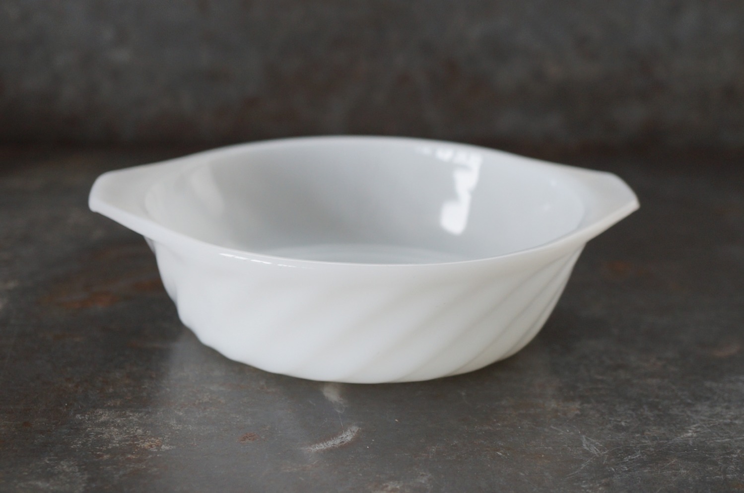 U.S.A. vintage Fire-king White SWIRL Casserole アメリカ