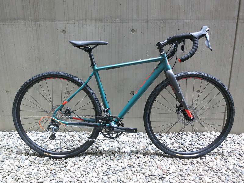 通勤、サイクリングにも大活躍のグラベルロード入門モデル！FUJI