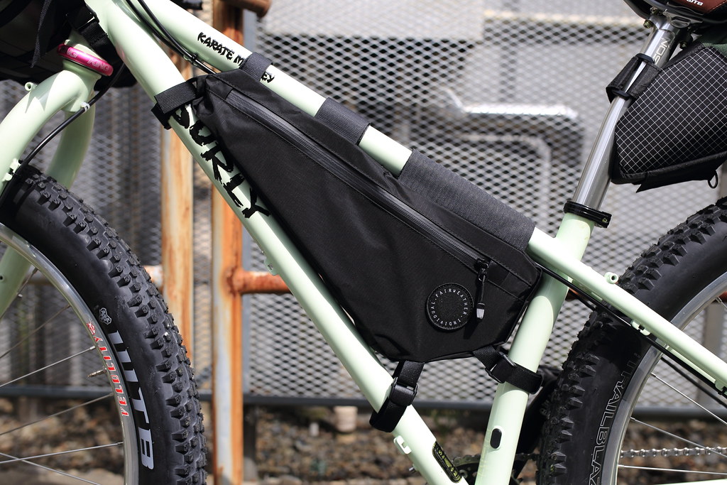 SURLY 廃番 珍品 フレームバッグ MTB用新品みたいMADE IN USA SURLY 廃