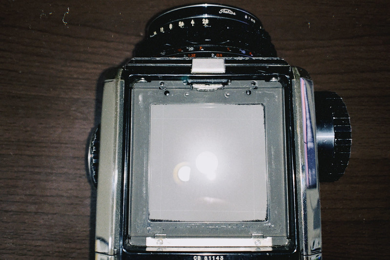 カス塗れのZenza BRONICA S2のスクリーン、モルト張り替えチャレンジ