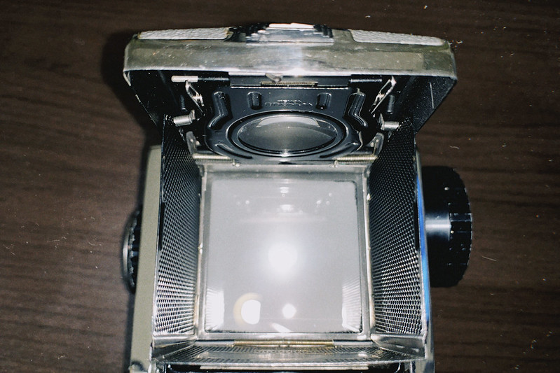カス塗れのZenza BRONICA S2のスクリーン、モルト張り替えチャレンジ