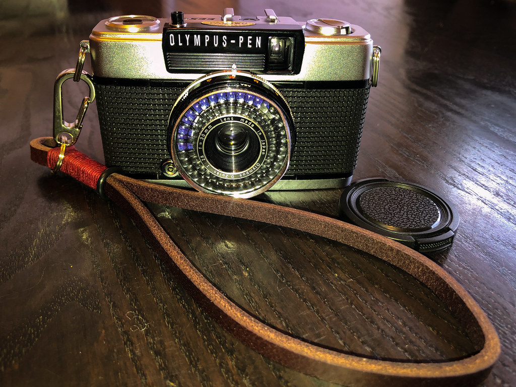 Half the frame, twice the fun? Olympus PEN EES-2 – Urban Adventure