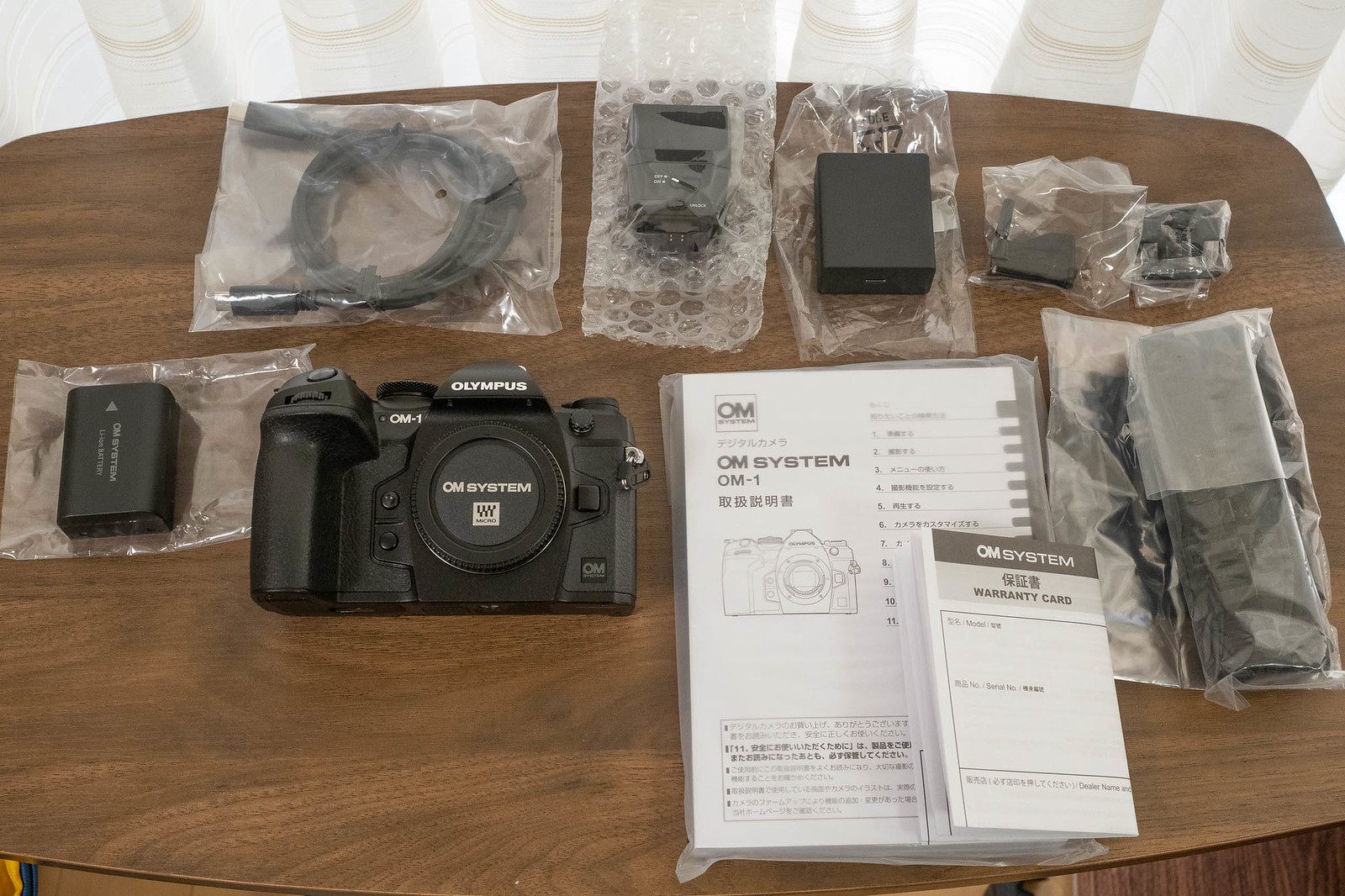 OM-1購入！開封の儀とOM-D E-M1 MarkIIIとの外観比較してみたぞ