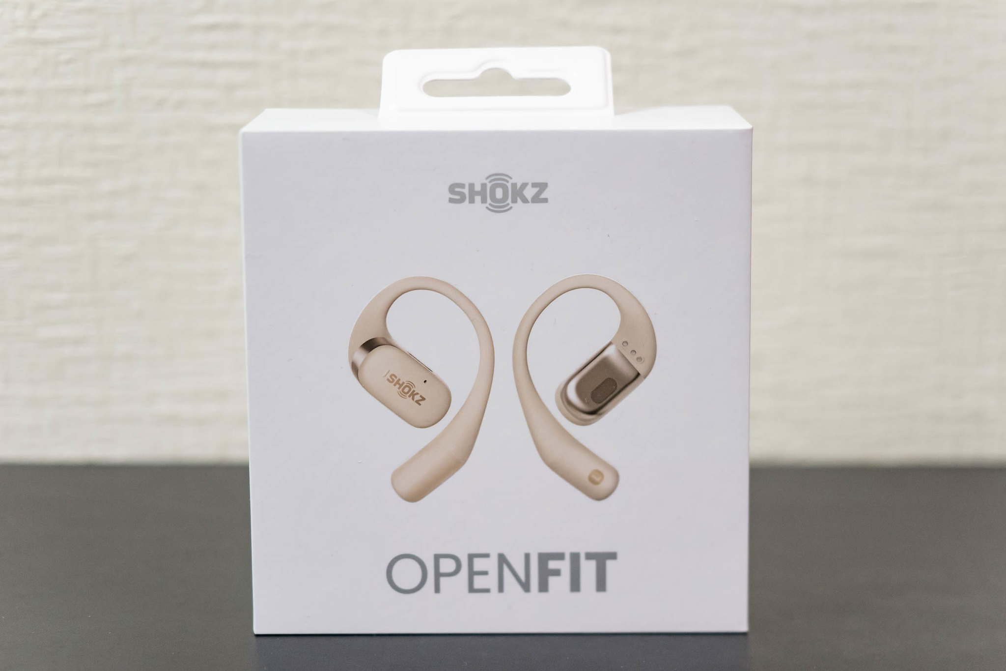 Shokz OpenFitは「耳に入れない」ワイヤレスイヤホン！音質やつけ心地