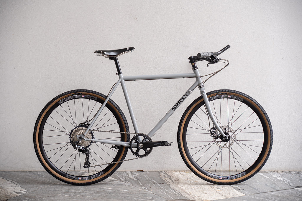 SURLY* straggler / BUILT BY BLUE LUG - CUSTOMER'S BIKE CATALOG