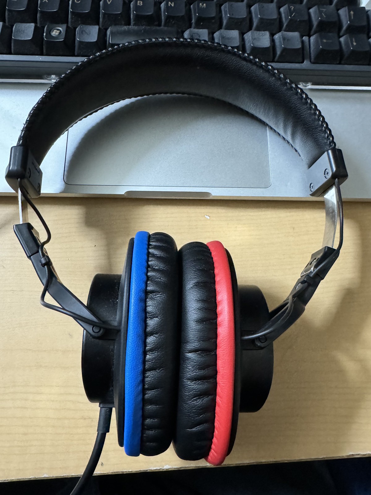 MDR-7506のイヤーパッドをYAXI studio headphone DX ブルー＆レッドに