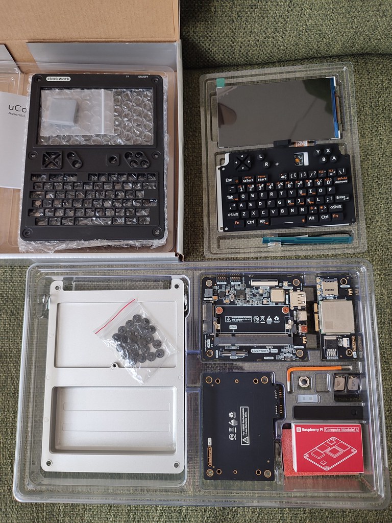 ClockworkPi uConsole: 開封の儀と簡単レビュー - RemoteRoom