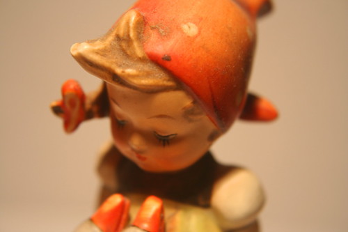 ドイツ ヴィンテージ 陶器人形 天使とハート フンメル人形 フィギュ