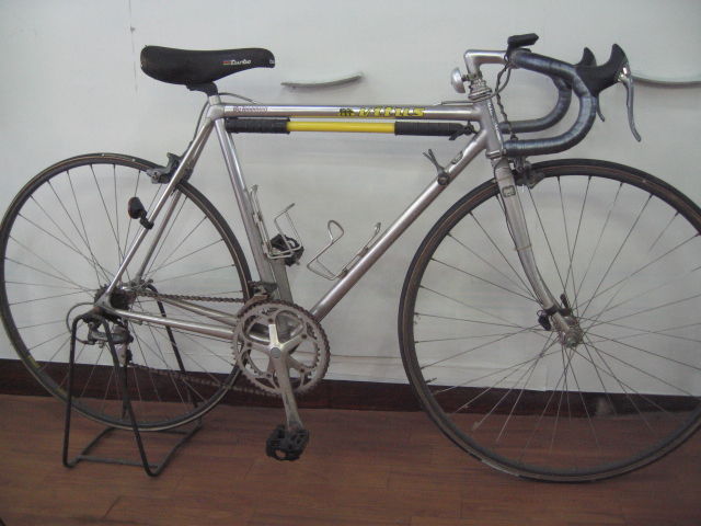 Vitus ロードバイク分解作業 : レトロな街 青梅にある 青柳自転車店の