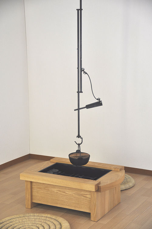 自在鉤 扇・魚 : 囲炉裏・火鉢・七輪のうんちく － 炭火道