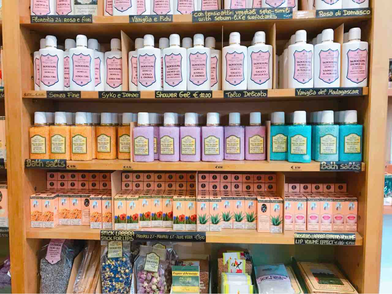 香水で有名なSpezierie Palazzo Vecchio Dott.Di Massimoで、バス