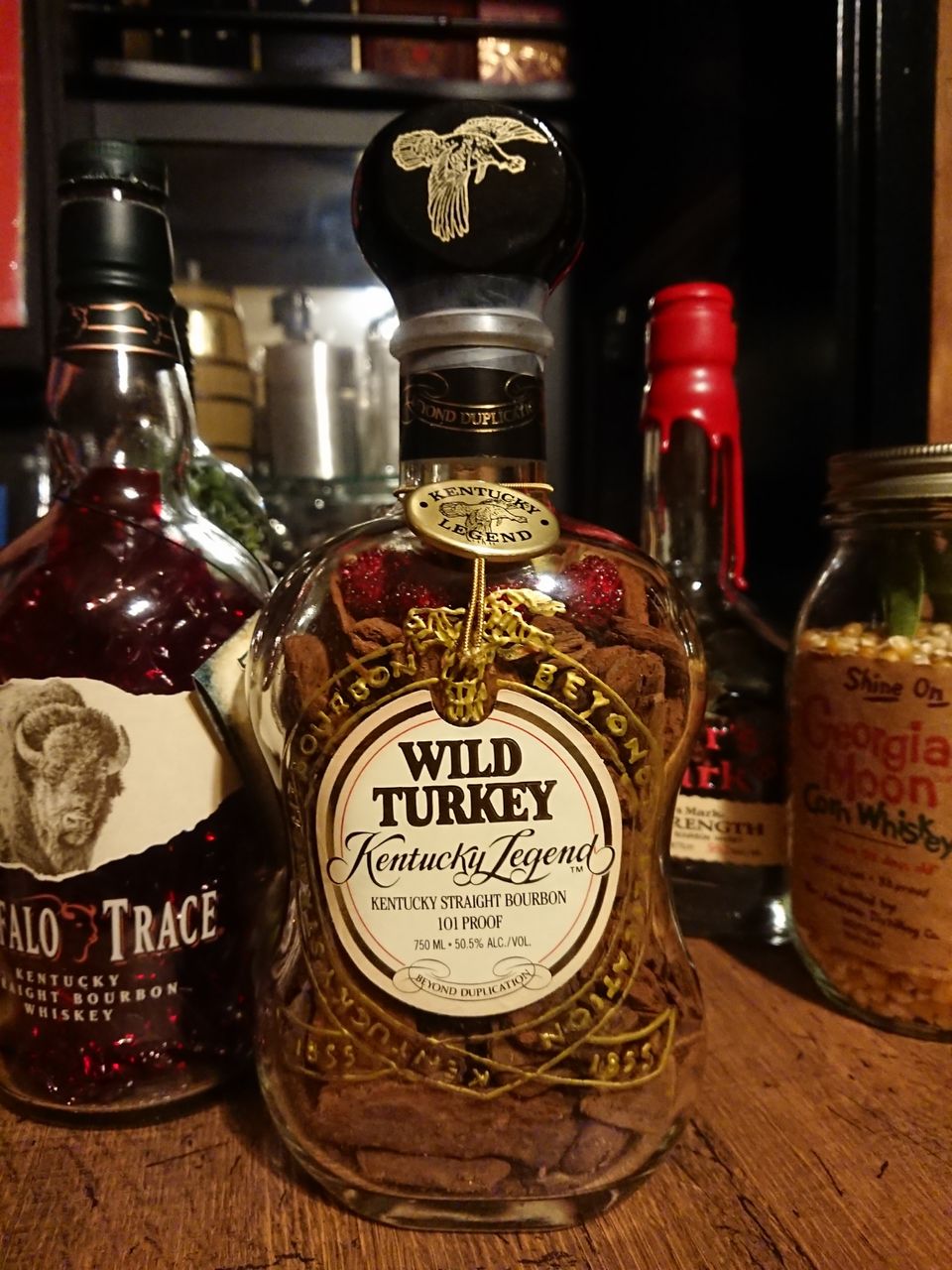 バーボンの空き瓶を活用したインテリア ワイルドターキー ケンタッキー