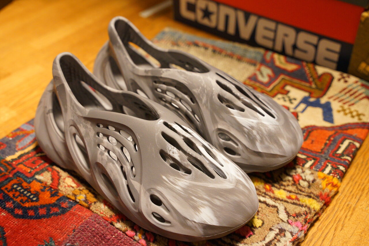 ADIDAS ORIGINALS YZY FOAM RNR : ああ、好きに走ればいいじゃない