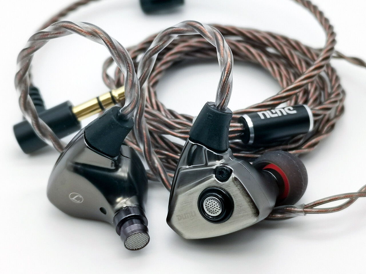 DUNU TITAN S」 個性的なデザインにバランスの良いモニター系サウンド