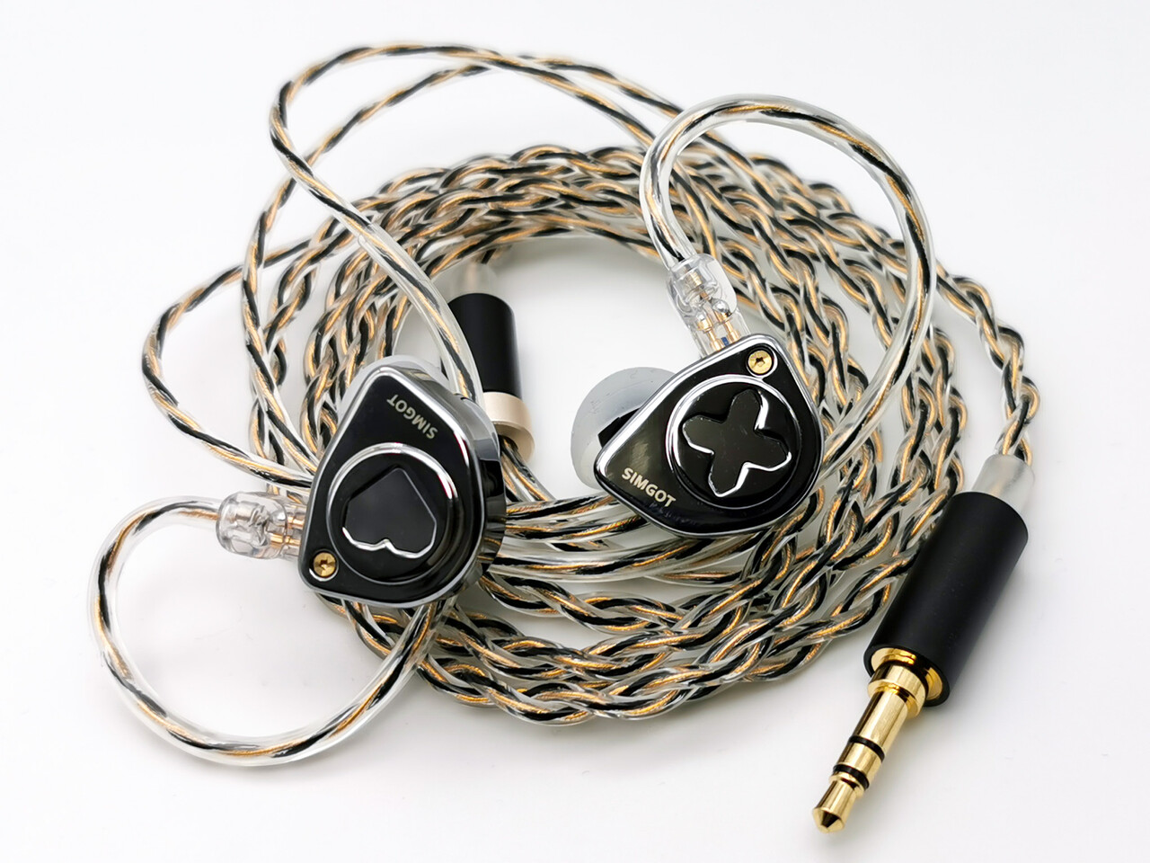 SIMGOT EW300 (標準版)」 1DD+1Planar+1PZT構成でU70ドル～の価格設定