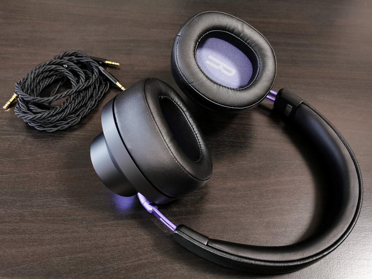 Kiwi Ears x Z Reviews: Serene」 平面駆動ドライバーを搭載しつつ密閉