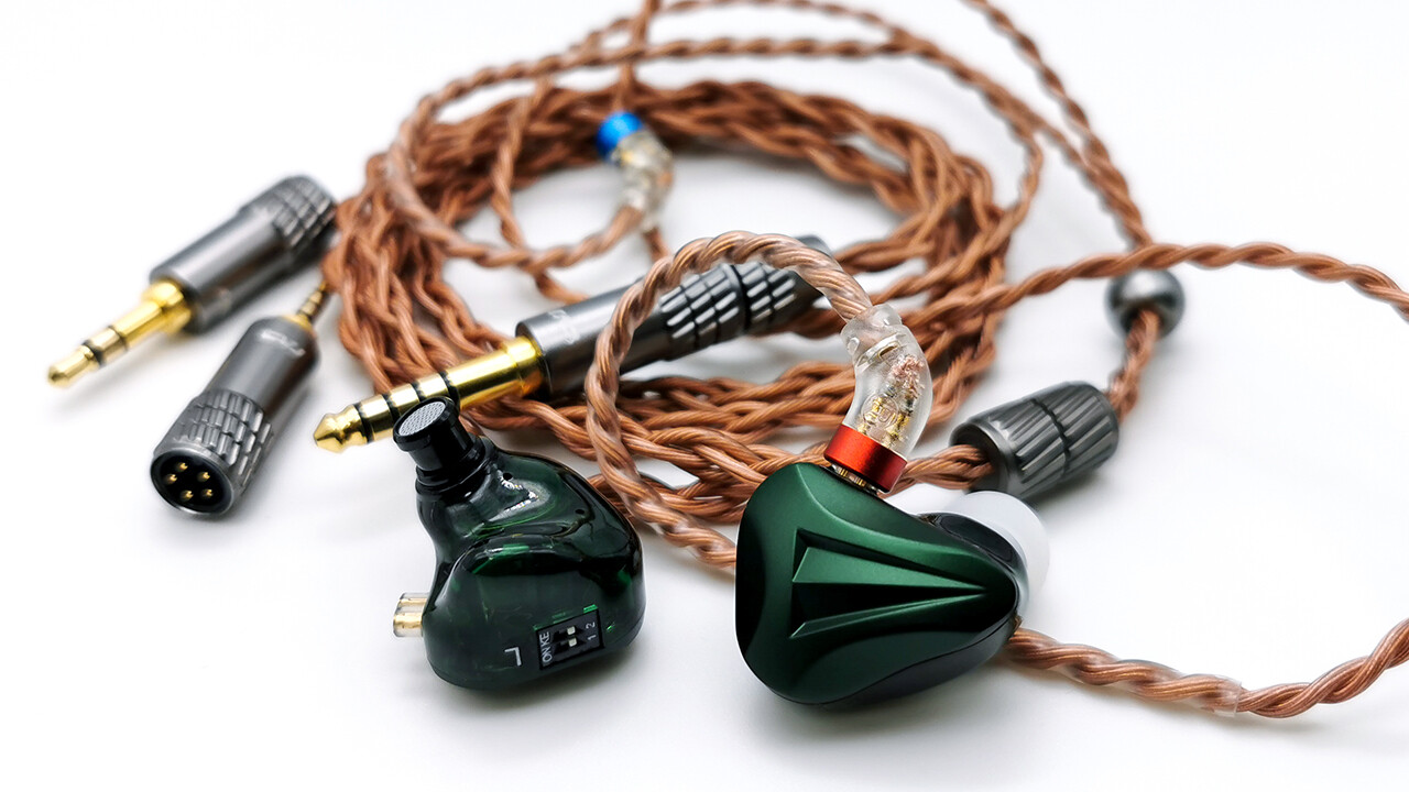 CVJ Freedom」 スイッチで1BA+1DDから4BA+1DDまで構成変更が可能