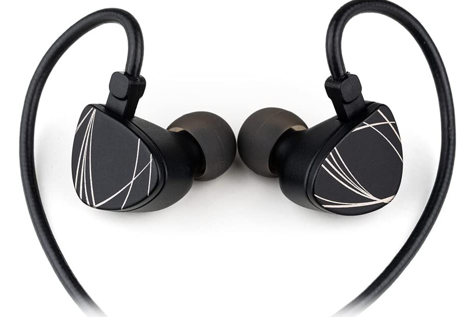 水月雨「Moondrop Aria」(2021) 落ち着いたデザインと絶妙な空間表現が