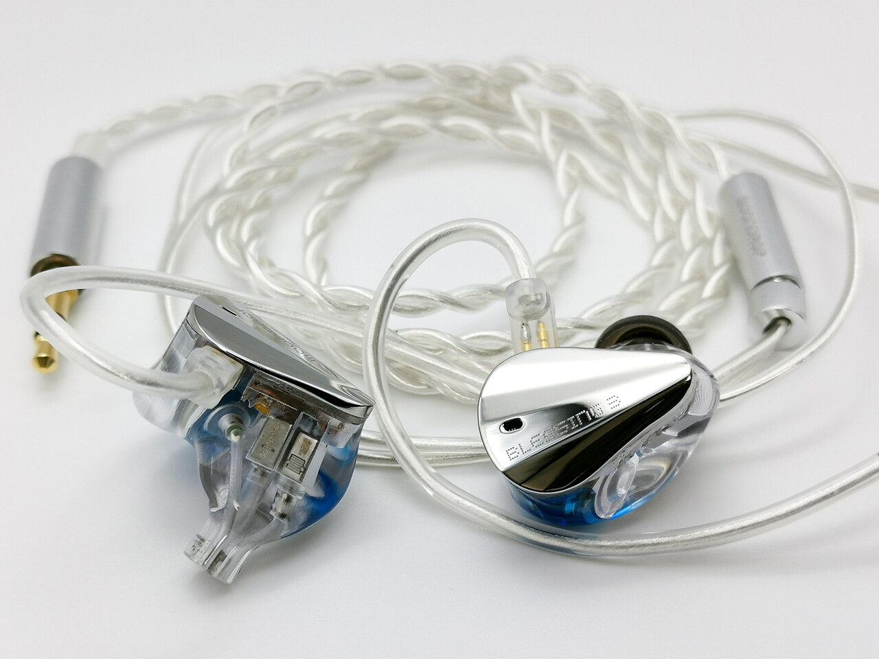 棚からレビュー】「Moondrop Blessing3」 4BA+2DD(水平対向ドライバー