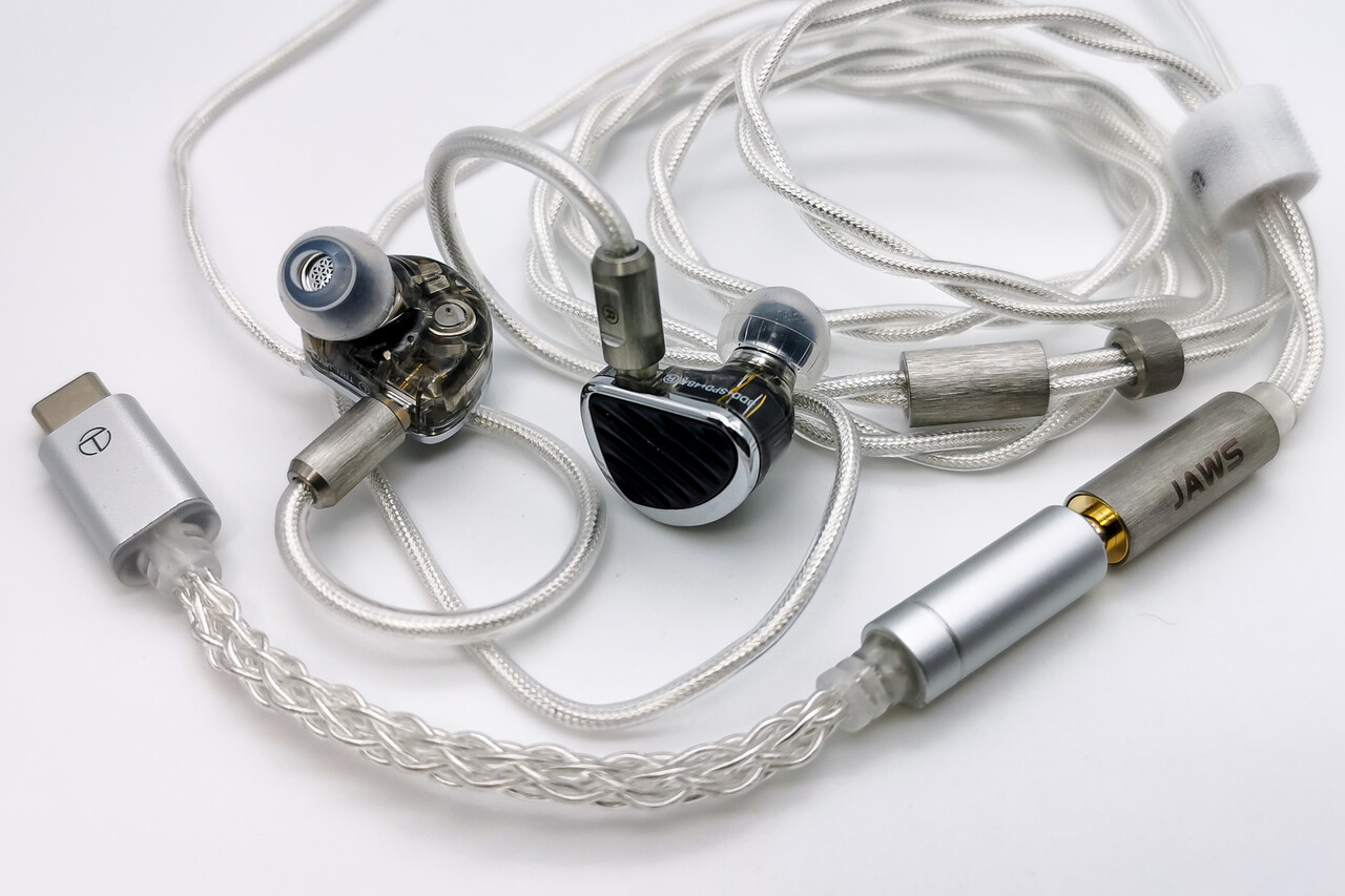 TRN JAWS」 サメをイメージしたデザインに4BA+3DD+1平面の8ドライバー