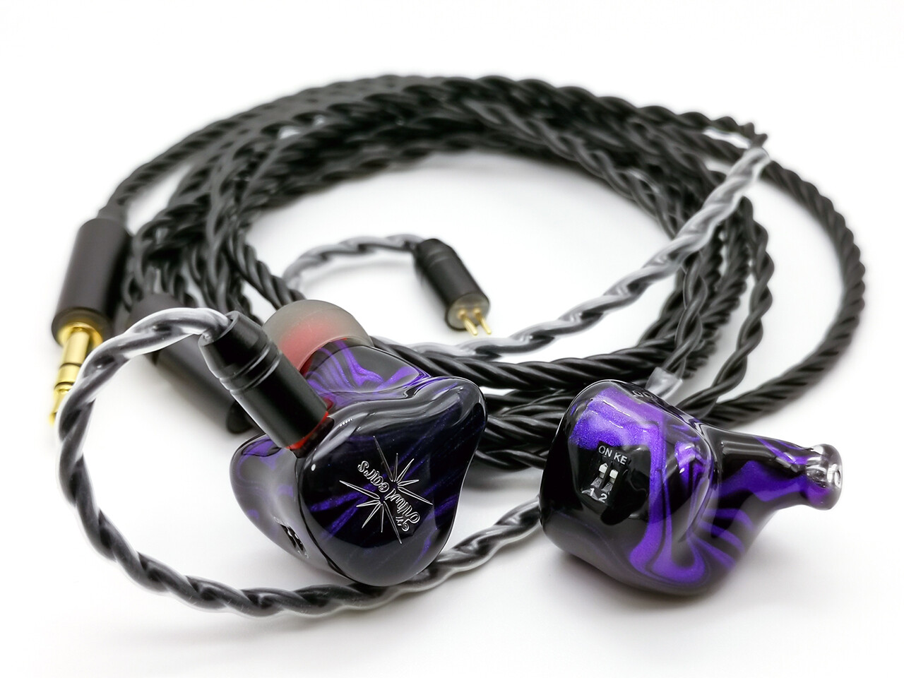 Kiwi Ears Quartet」 美しいデザインに圧倒的な低域を持つ2BA+2DD構成