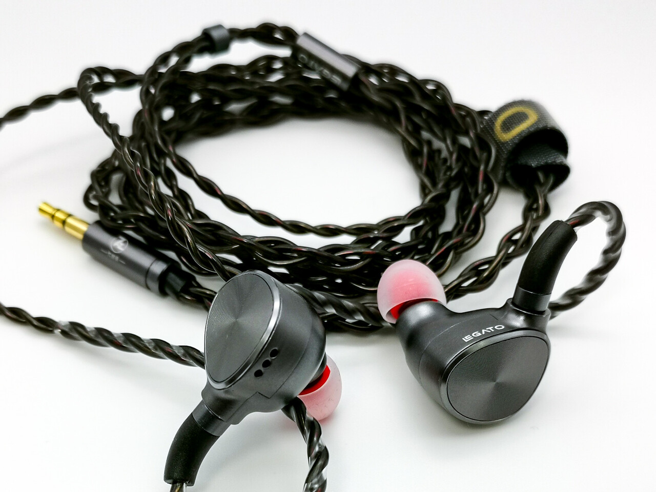 7Hz LEGATO」 6mm+10mmドライバーによる直列配置2DD構成。パワフルな低