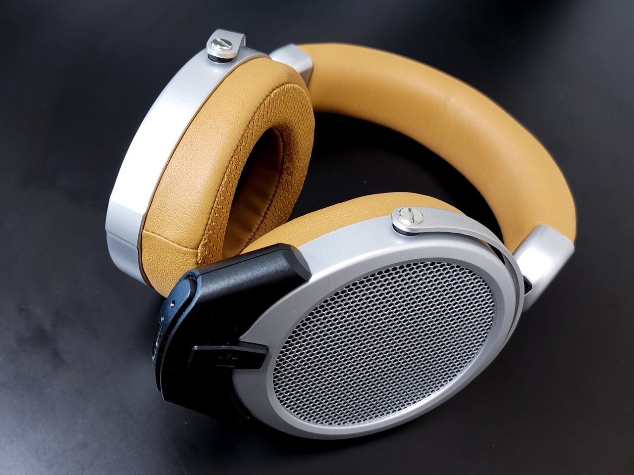 HIFIMAN DEVA」 エントリークラスの価格ながらワイヤレスでも有線でも