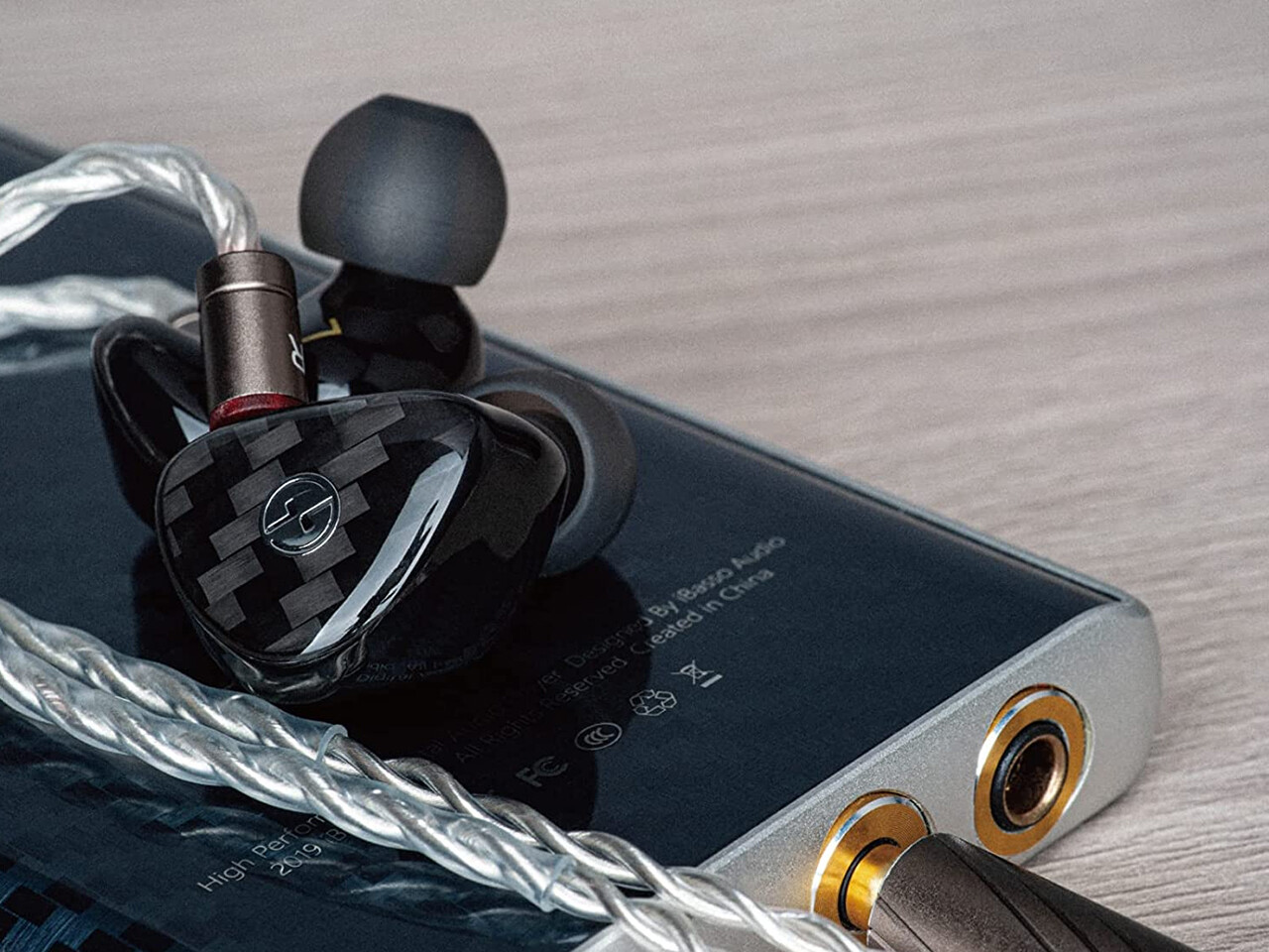 TINHIFI C3」 LCP振動板ドライバー搭載、ニュートラルな印象を持ちつつ