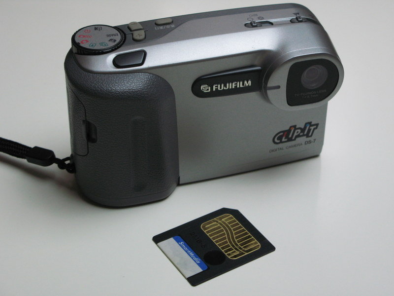 デジカメ黎明期の銘機たち : きまじめチキン日記