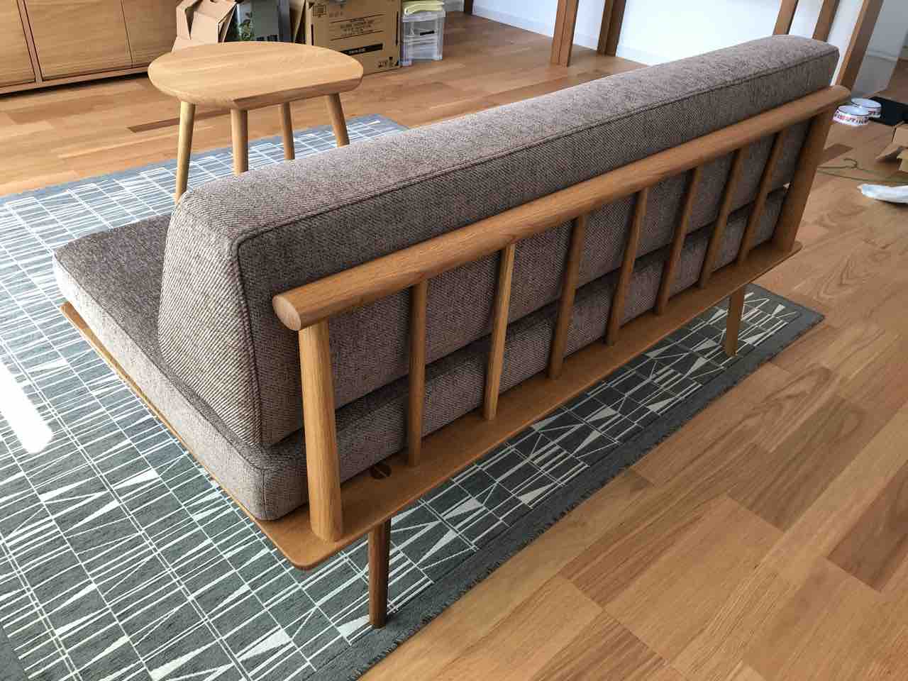 高松市に飛騨産業・YURURIの肘なしソファとリビングテーブルを納品