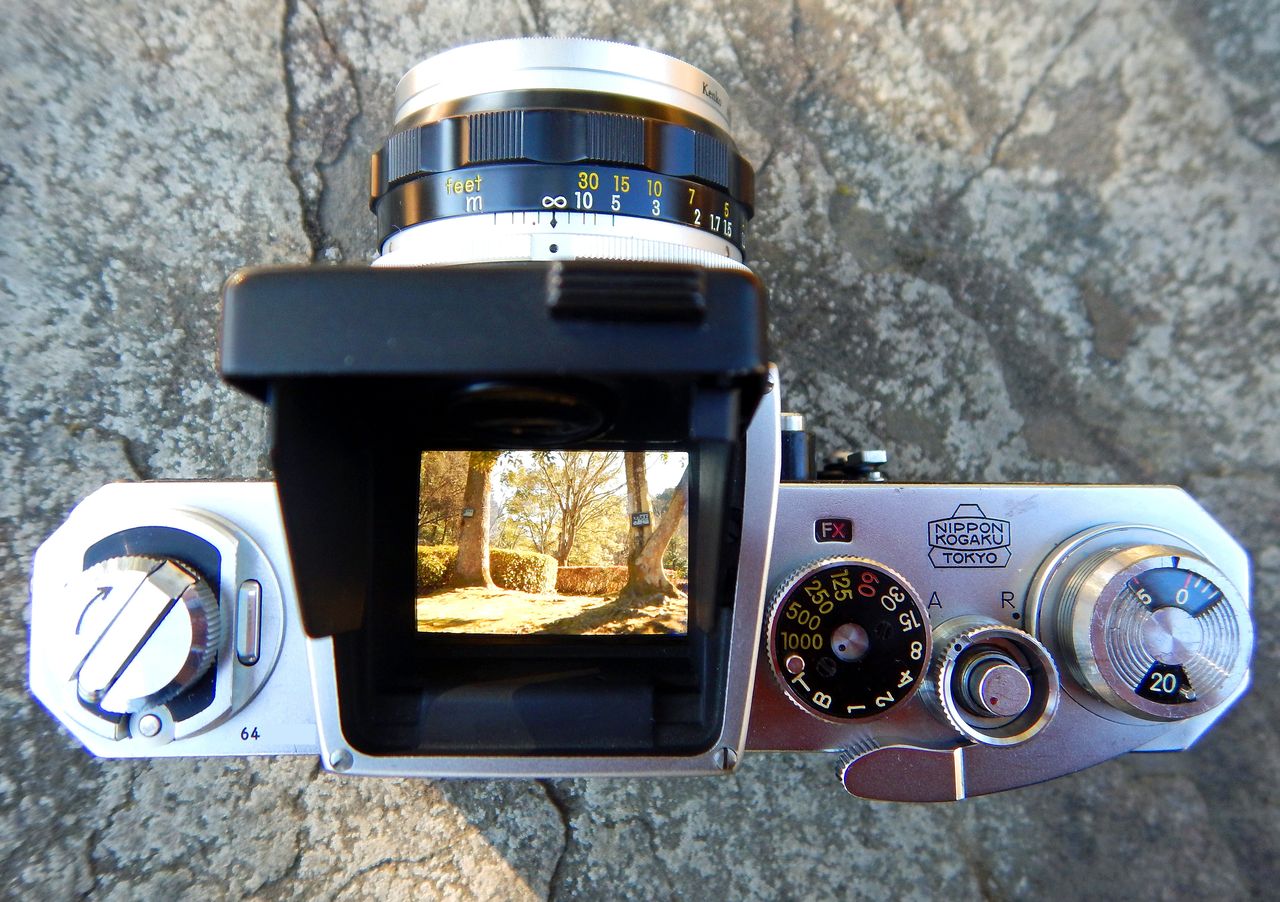 Nikon F Waist level : 休日の探し方