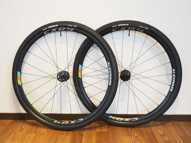 charge bikes PLUG.3+ALEXRIMS CXD4ディスクホイールセット : K&M