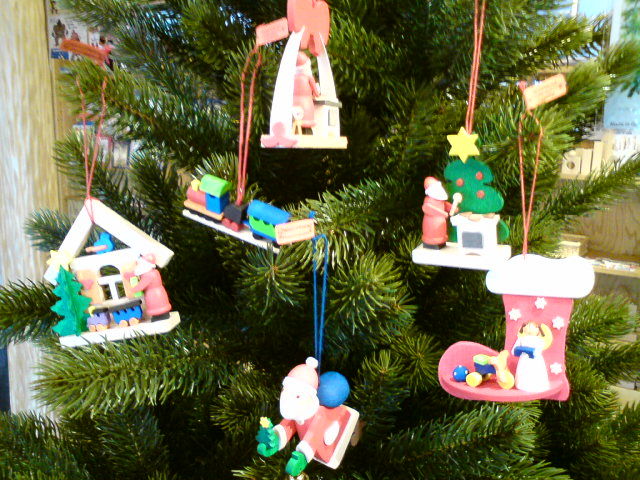 ドイツ・グラウプナー社の木製のクリスマス・オーナメント : 木の