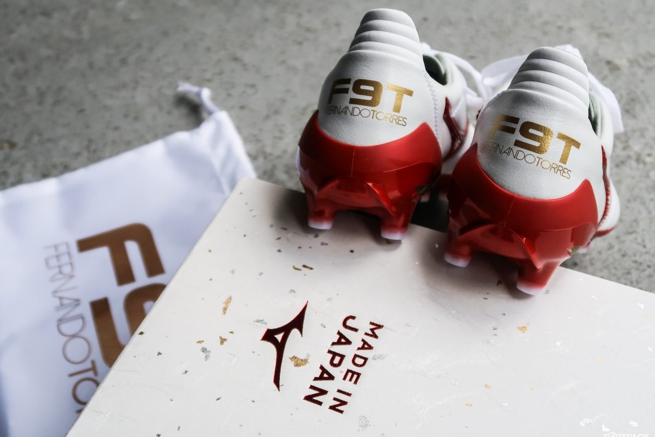 ミズノ モレリアネオ2 F9T 正式公開 フェルナンド・トーレス初の