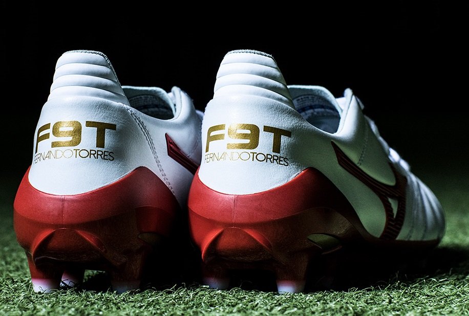 ミズノ モレリアネオ2 F9T 正式公開 フェルナンド・トーレス初の