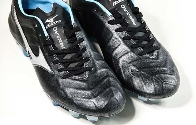 ミズノ レビュラ V1 JAPAN 正式公開 【新型サッカースパイク】 REBURA