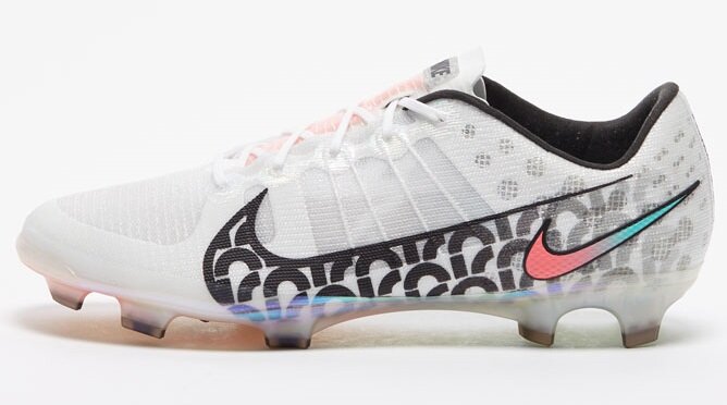 追記】ナイキ「マーキュリアルエアズームウルトラSE FG」が日本でも