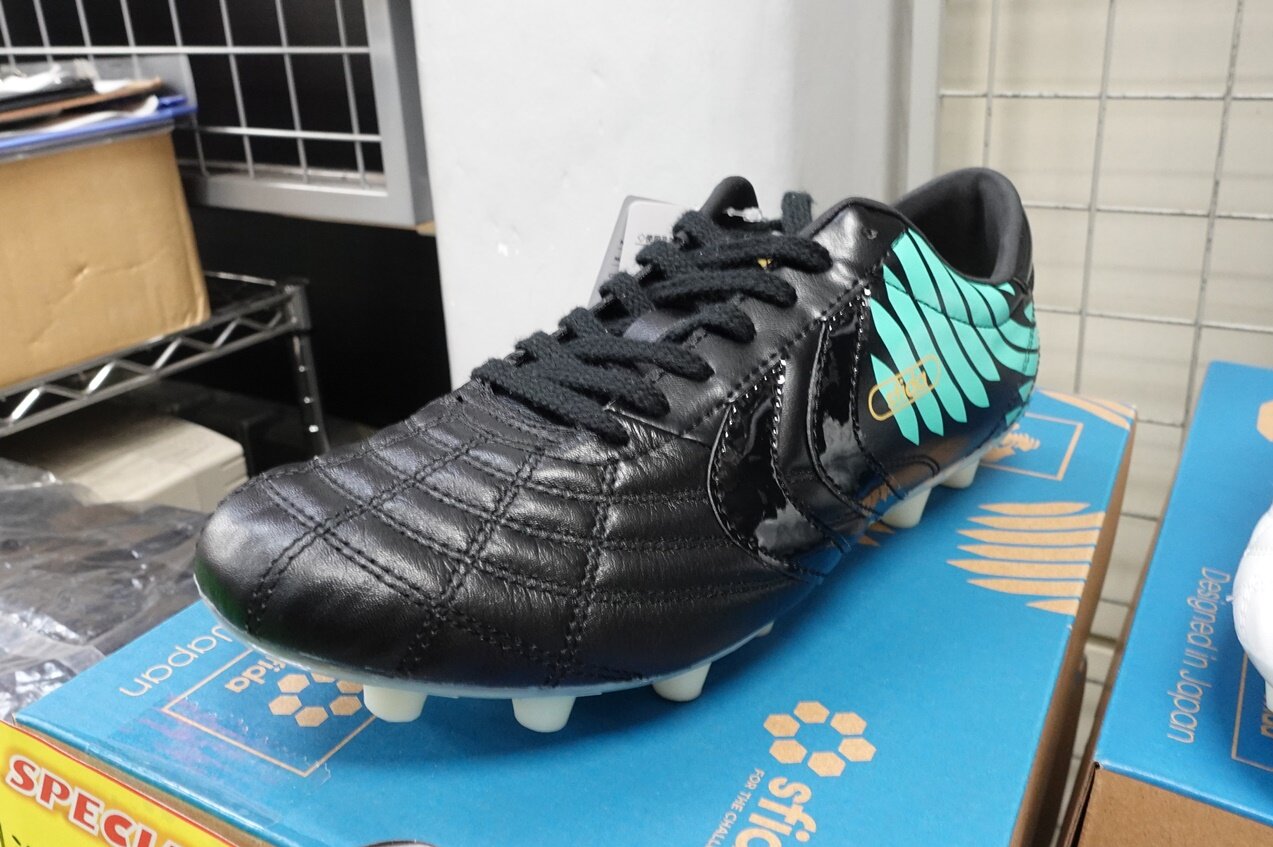 SFIDA(スフィーダ)の新型サッカースパイクが登場！「PIONIERE HG KL