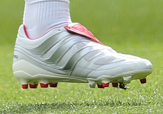 ベッカムがチャリティーマッチで復刻版プレデタープレシジョンDB FG/AG