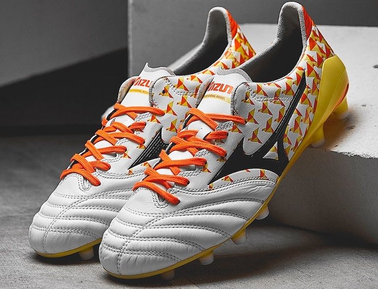 海外限定カラー】 ミズノ モレリアネオ2 origami 新色 白×黒×オレンジ