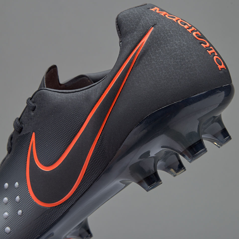 NIKE マジスタオーパス2 AG-PRO 登場 Pitch Dark Pack : Kohei's BLOG