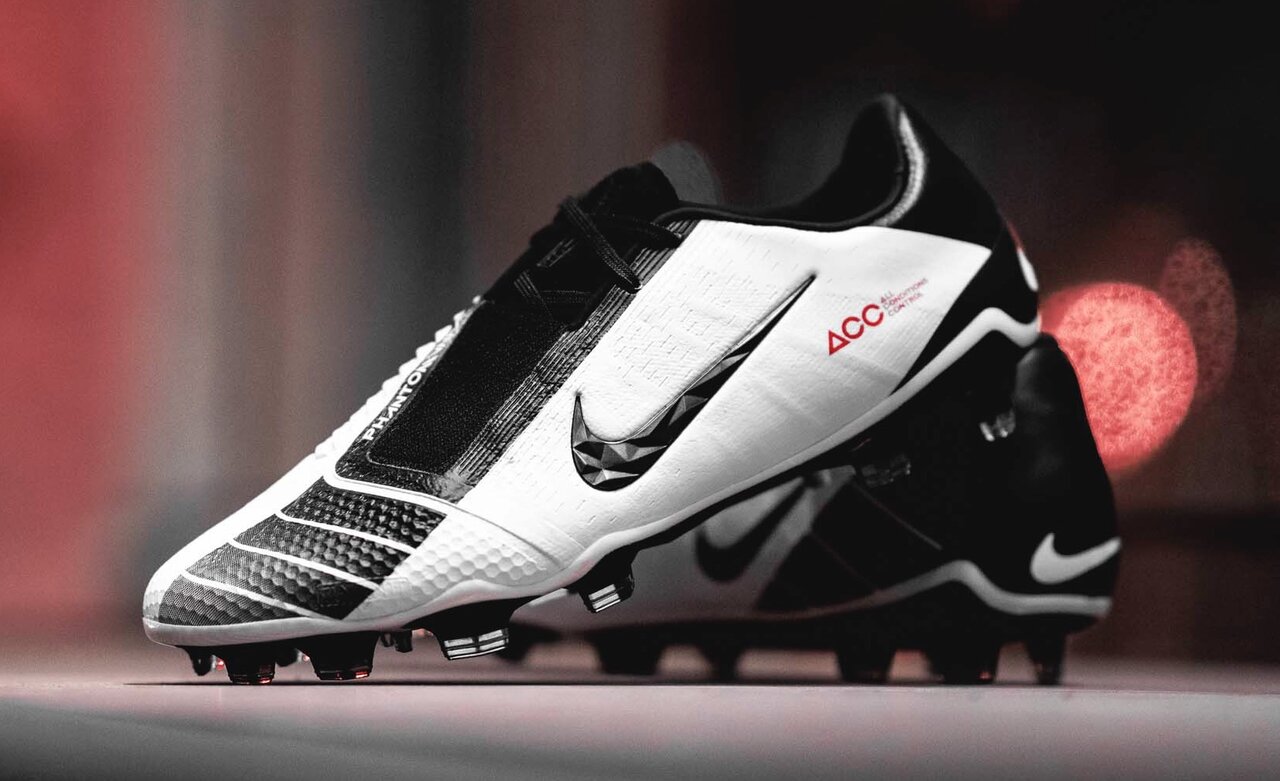 エアズームトータル90 IIのカラーをファントムヴェノムで復刻した限定