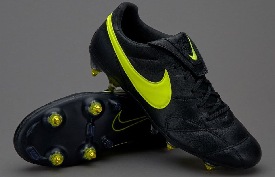 ナイキ プレミア2にアンチクロッグトラクションSG-PROソールが登場