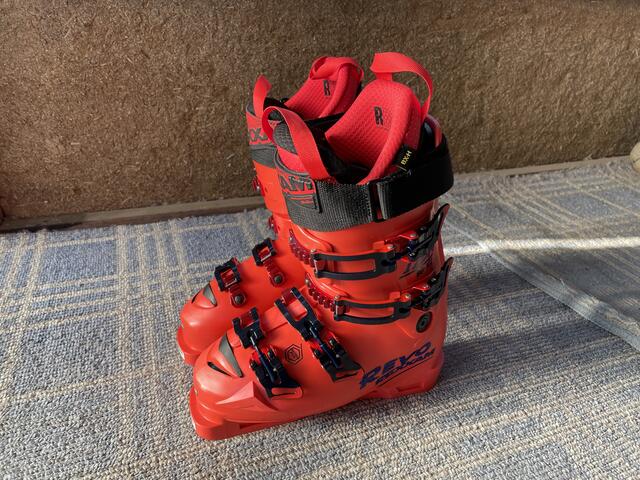 スキーブーツ REXXAM R-EVO M レビュー 上級者やイントラに選ばれる