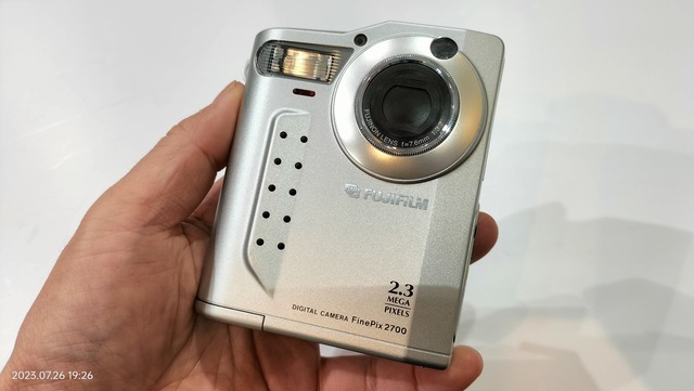 1999/平成11/FUJIFILM/FinePix 2700/単焦点/230万画素/スマート