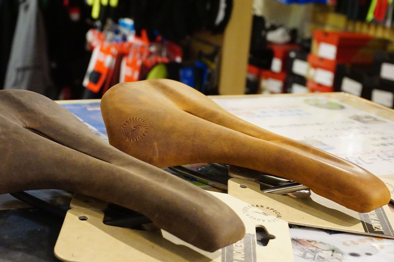 SPECIALIZED製本革サドル”PHENOM ANZA LEATHER”入荷しました！ : SBC