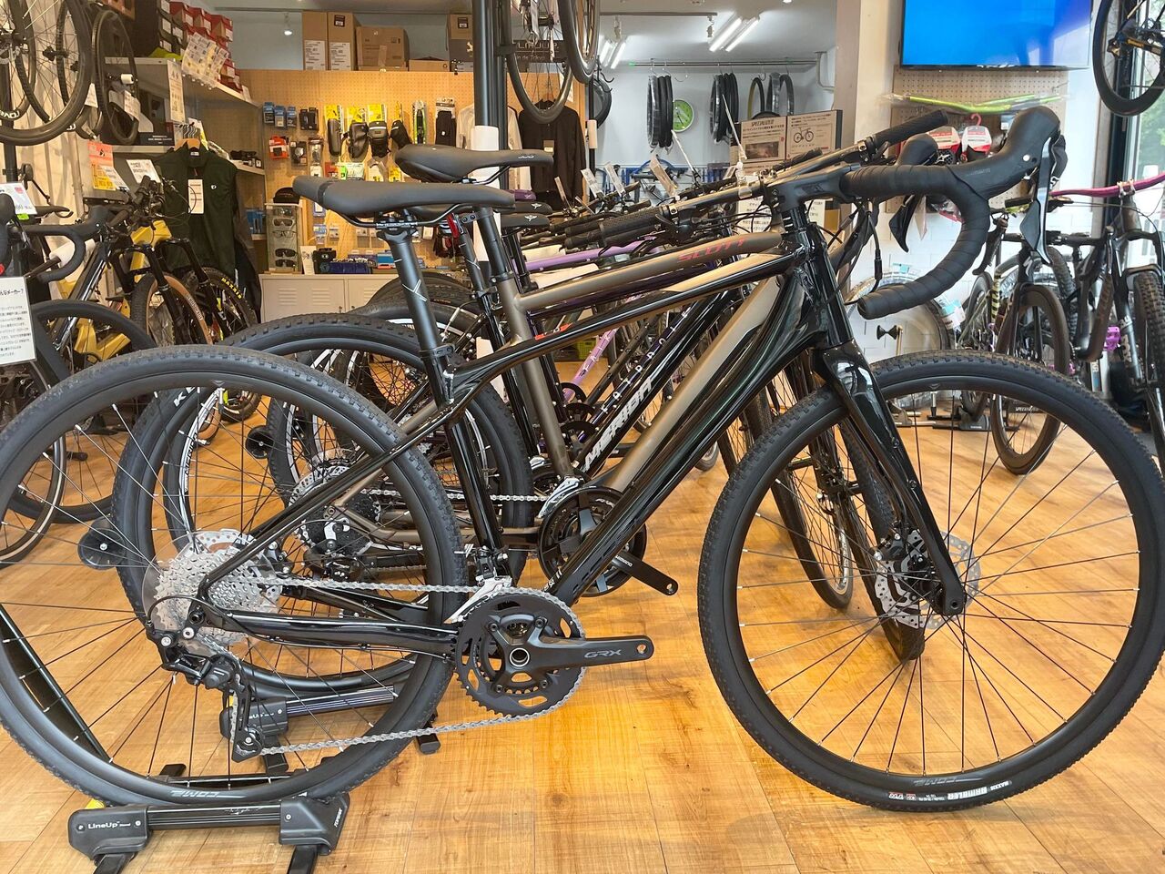 SHIMANO GRX搭載のお手頃価格なグラベルロード、当店に在庫ございます