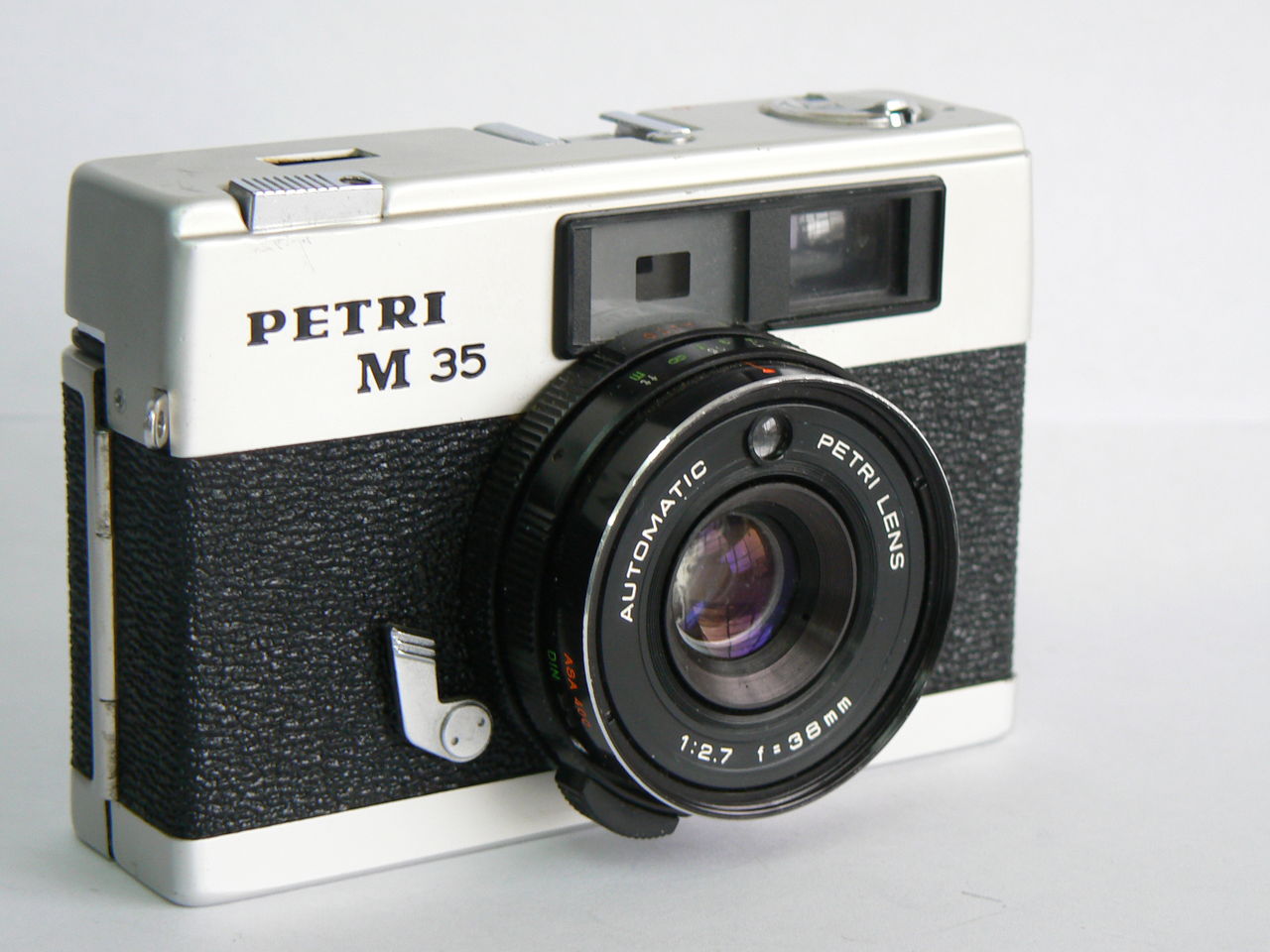 第291回目 ペトリM35 : ポンコツとうさんの「カメラの写真」