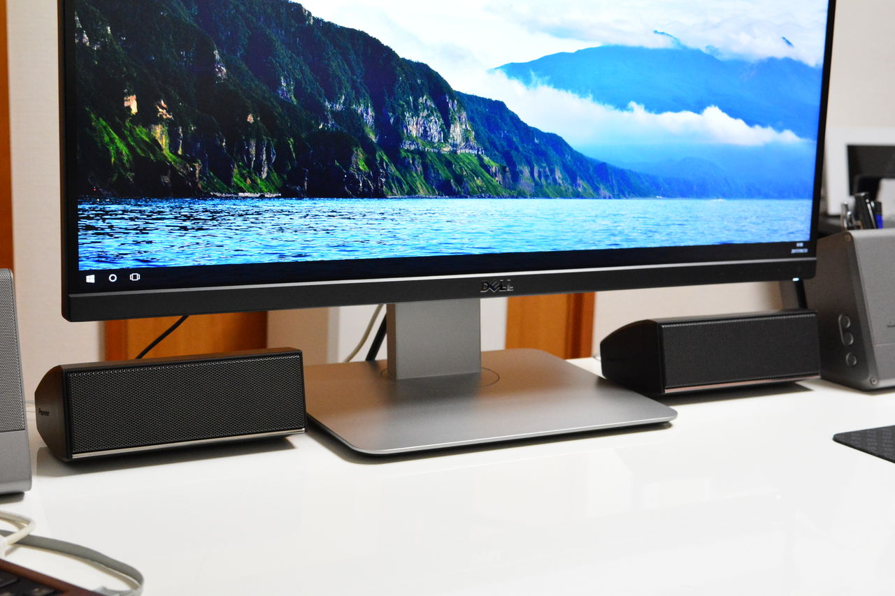 セパレートという新提案？デスクトップ環境にシアターシステム導入